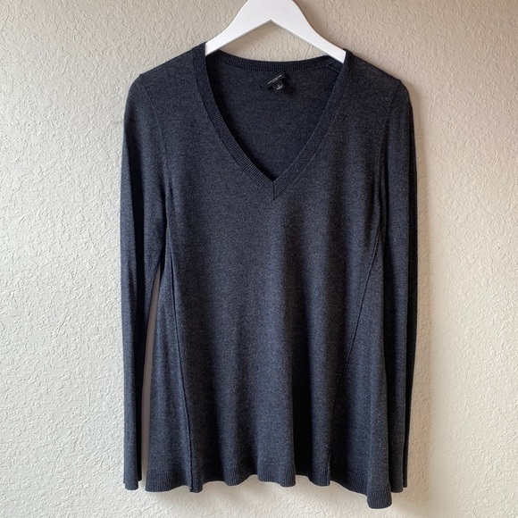 Ann Taylor V Neck Sweater - Picture 2 of 9